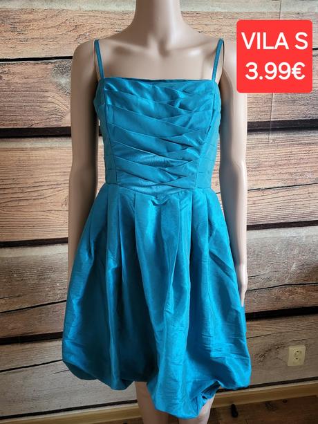 Vila s nádherné saty, s