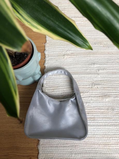 Strieborná kabelka do ruky, 