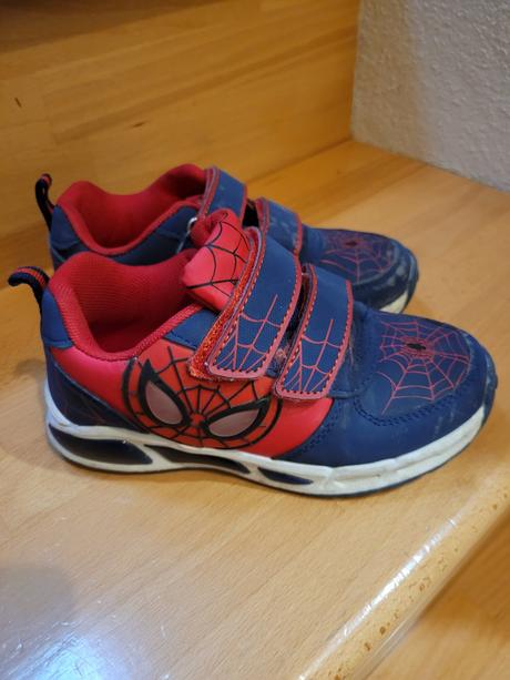 Tenisky spiderman, 31