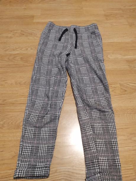 Hrubšie nohavice, takko,134