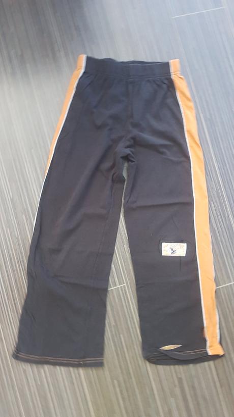 Tenšie nohavice/tepláky na 9-10 rokov, 134