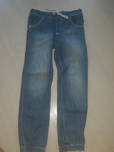 Makke rifle s gumickou v pase, 128