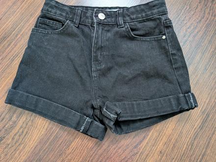 Čierne riflové šortky, 134