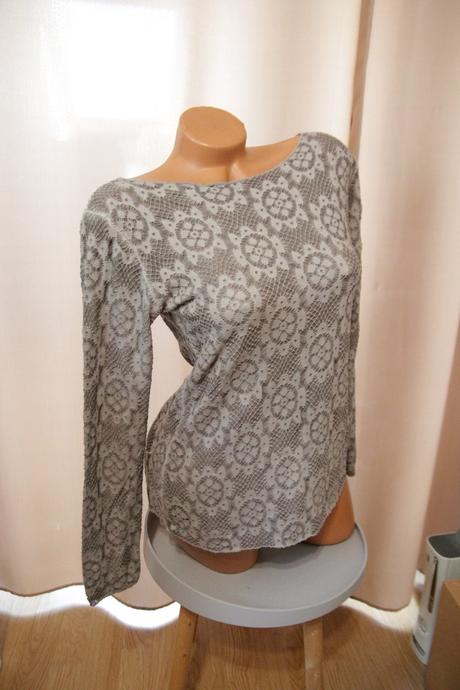 Šedý čipkovaný top, m, m