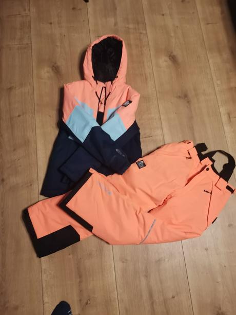 Top lyziarska suprava, c&a,152