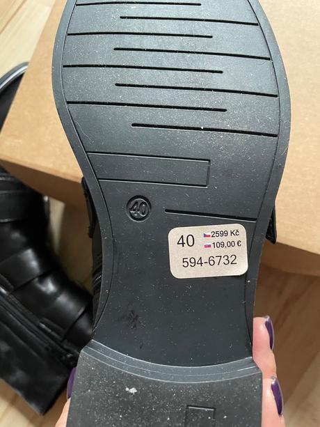 Dámske celokožené topánky veľ.40, baťa,40