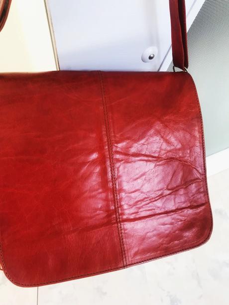 Kožená kabela na plece,