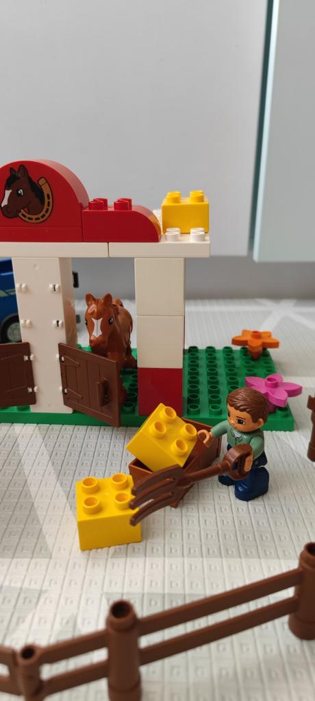Lego duplo 5648 konské stajne, 
