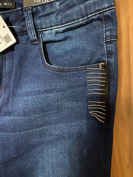 Tmavomodré rifle, reserved,158