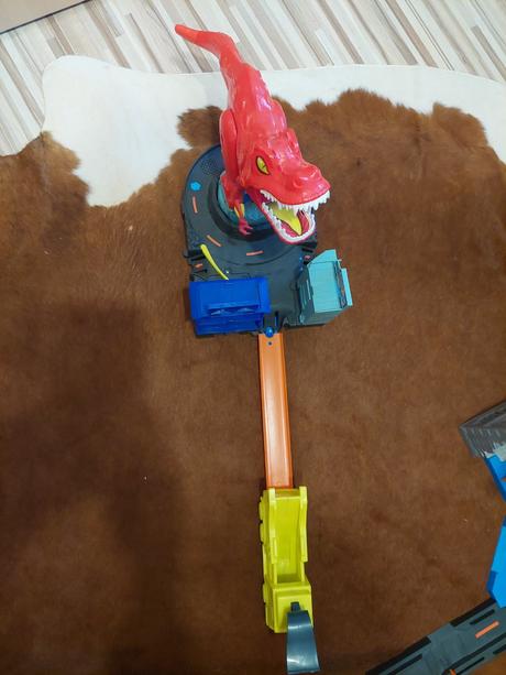 Hot wheels t rex, 