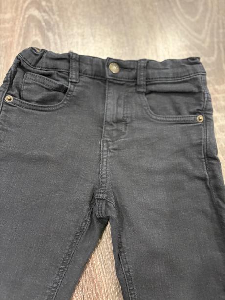 Zara čierne vyšuchane rifle na 4-5 rokov, zara,110