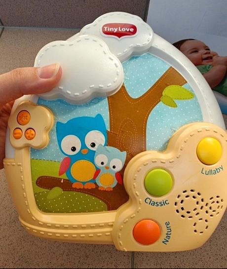 Kolotoč nad postielku tinylove pre bábätká,