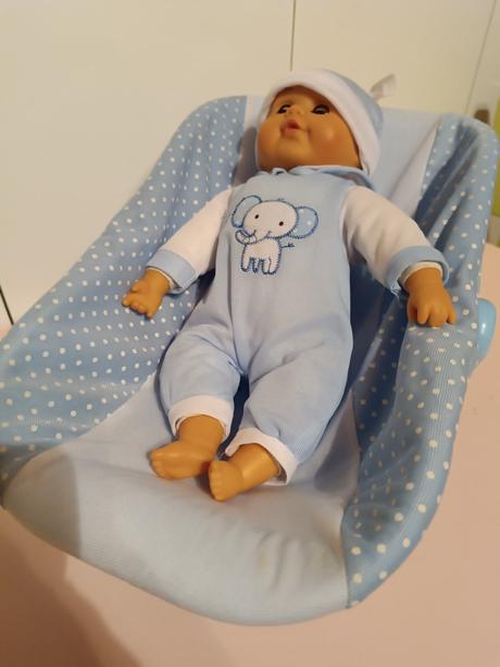 Bábika s autosedačku, 