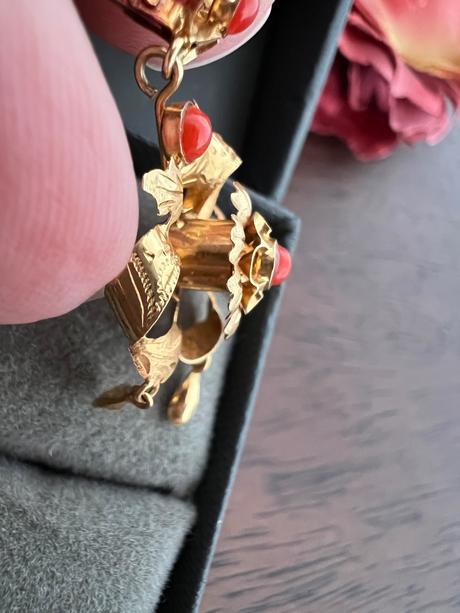 Starozitne nausnice 18k zlato a koral, 