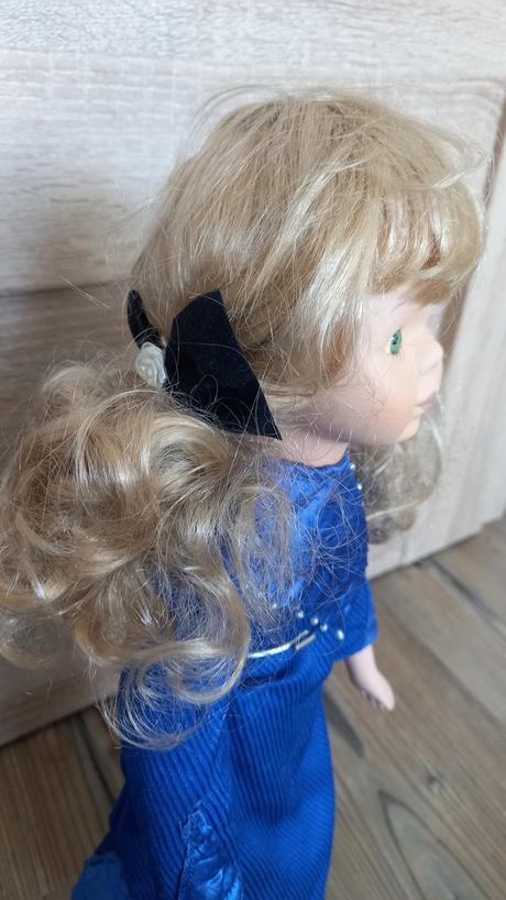 Keramicka babika so stojanom - modre saty, 