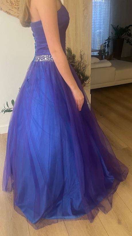 Spoločenské šaty, 36