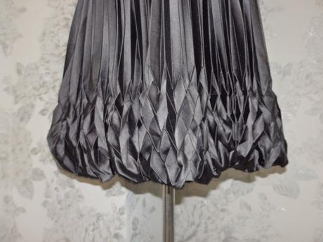 Kvalitne velmi pekne saty na slavnost, 36