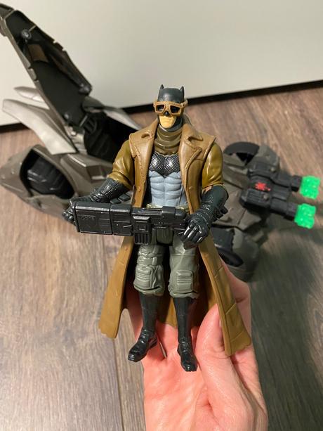 Batman v kabáte + okuliare + zbraň, 