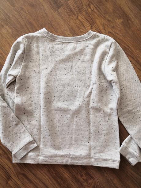 Mikina, in extenso,140