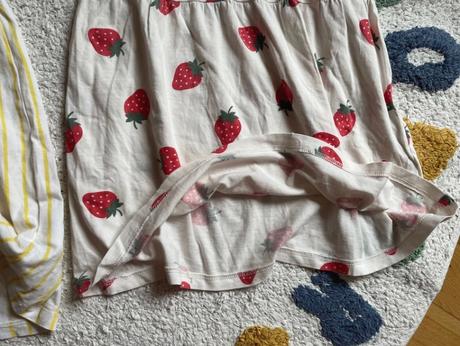 2 bavlnené pásikavé a jahodové šaty, h&m, 98, h&m,98