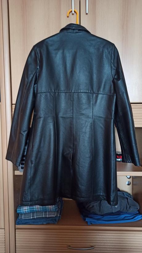 Predlzeny kozeny kabat, s