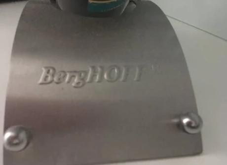 Stojan drziak na vino, 