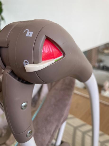 Ingenuity hojdacka a kresielko vibracne s melodiam, 