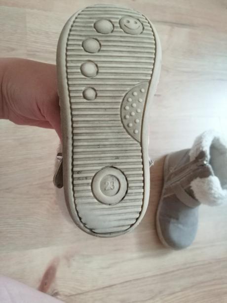 Teplé čižmičky, 23