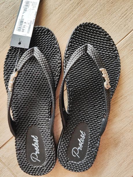 Protest šľapky, 37