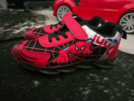 Tenisky spiderman, 35
