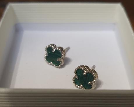 Strieborné náušnice kvety z malachitu,