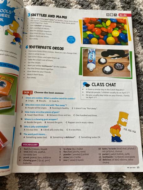 Mix anglických časopisov a mapa, 