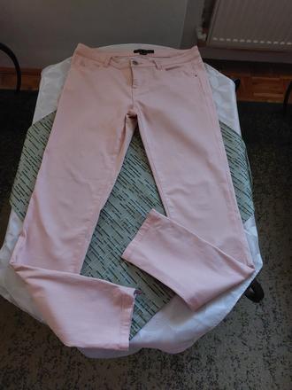 Dámske nohavice a reserved opasok, 38