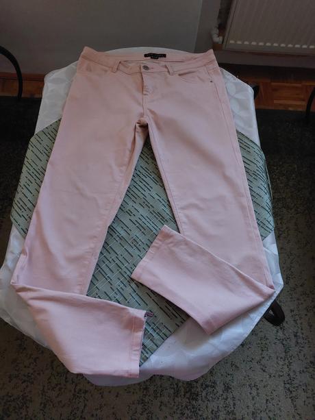 Dámske nohavice a reserved opasok, 38