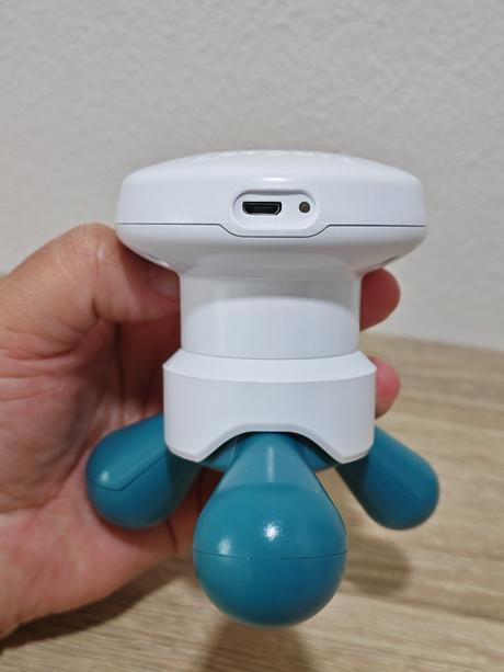 Vibrujúca elektronická masážna trojnožka, 