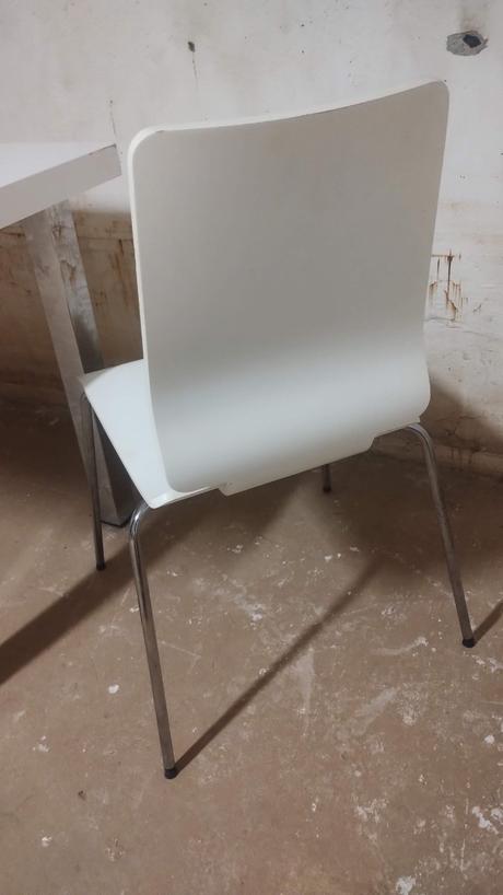 Predám dve stoličky., 