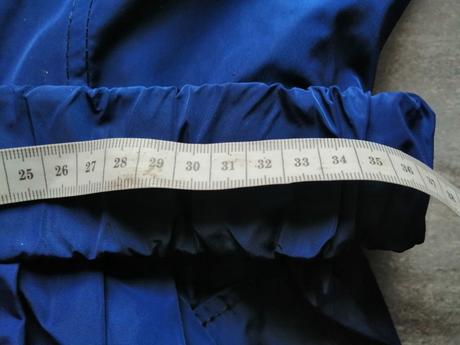 Kvalitný modrý plášť s balónovým spodom vs, s