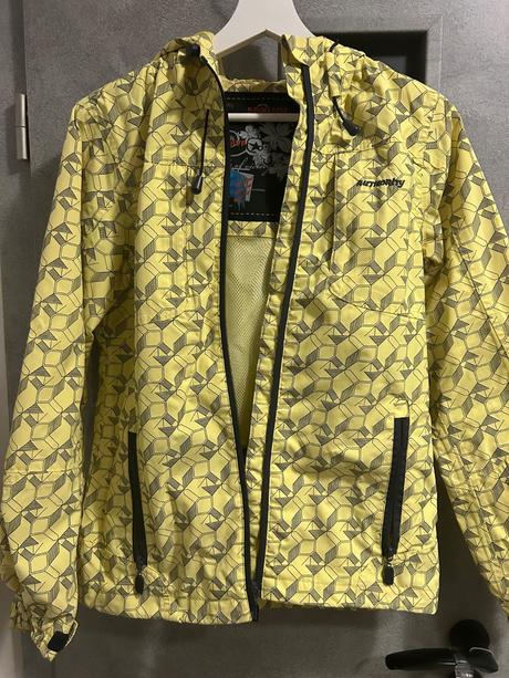 Nepremokavá bunda, 38