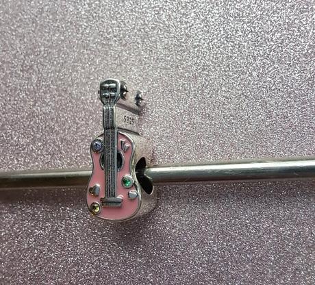 Prívesok ružová gitara, 
