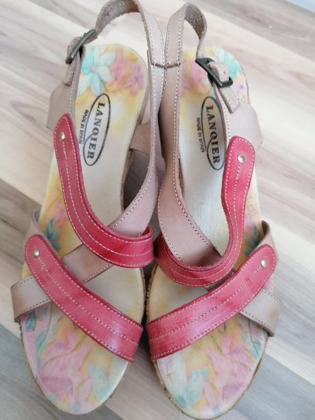 Úžasné kožené sandálky cyklamen, 39