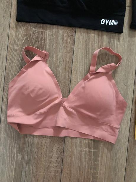 4 ks športových podprseniek, m