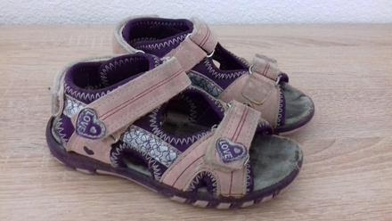 Sandálky, authority,25