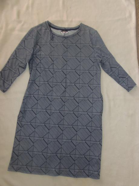 Šaty s vreckami, 38