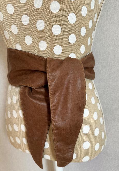 Široký uväzovací opasok objstranný,