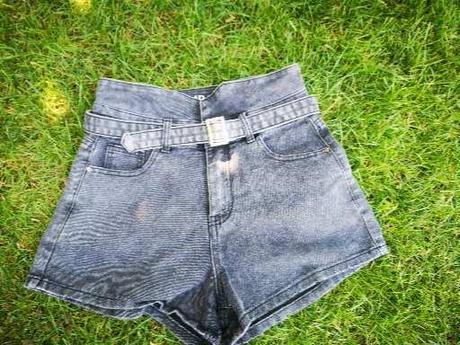 Shortky so zvýšeným pásom, s