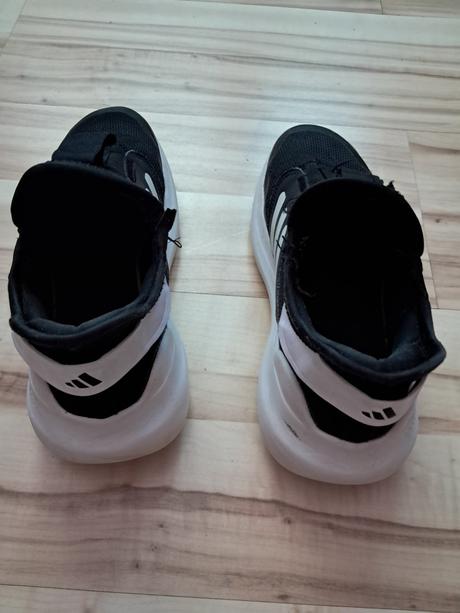 Botasky, adidas,20