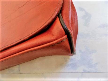 Kožená kabela na plece,