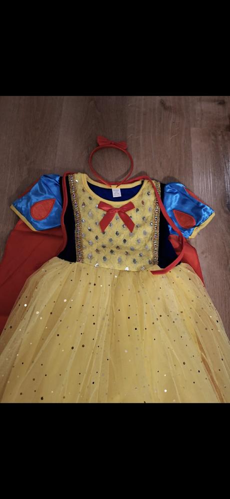 Kostým snehulienka,