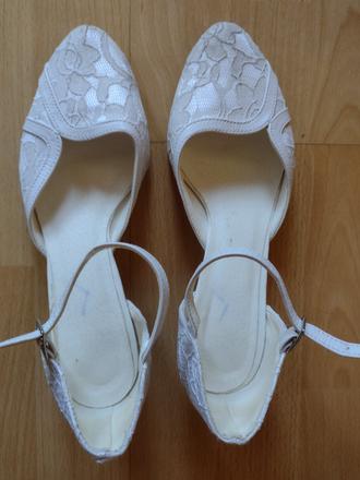 Biele topánočky, 35