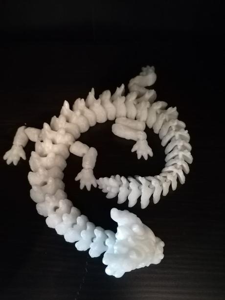 Väčší, flexibilný, svietaci drak, 